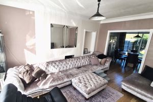 Lounge- click for photo gallery